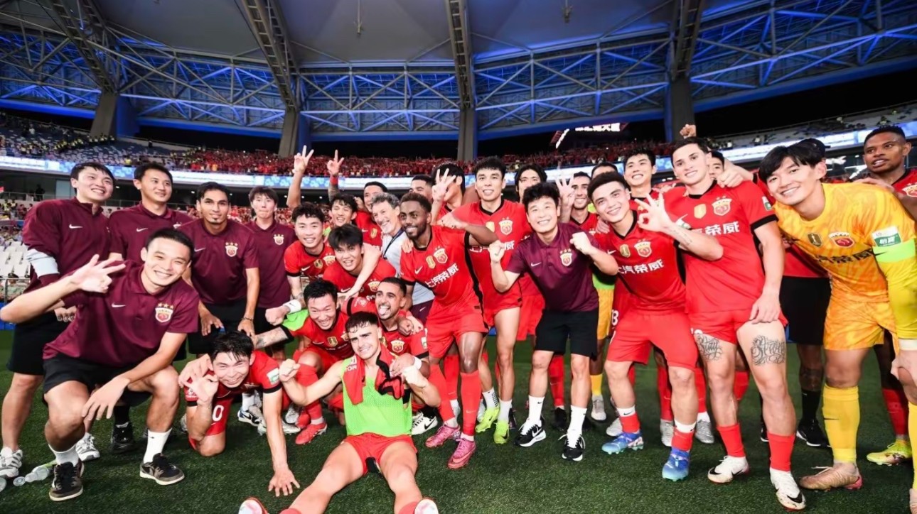 AA, 用多说, 团队