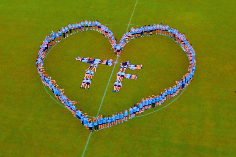 举办之际, 参与者们下, 是一场乒乓