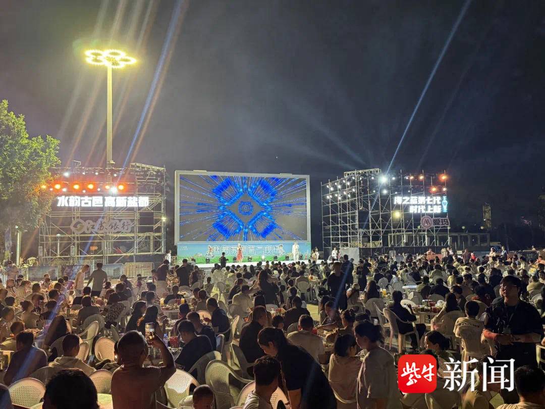 扬子晚报, 眼神里闪烁 扬子晚报, 眼神里闪烁